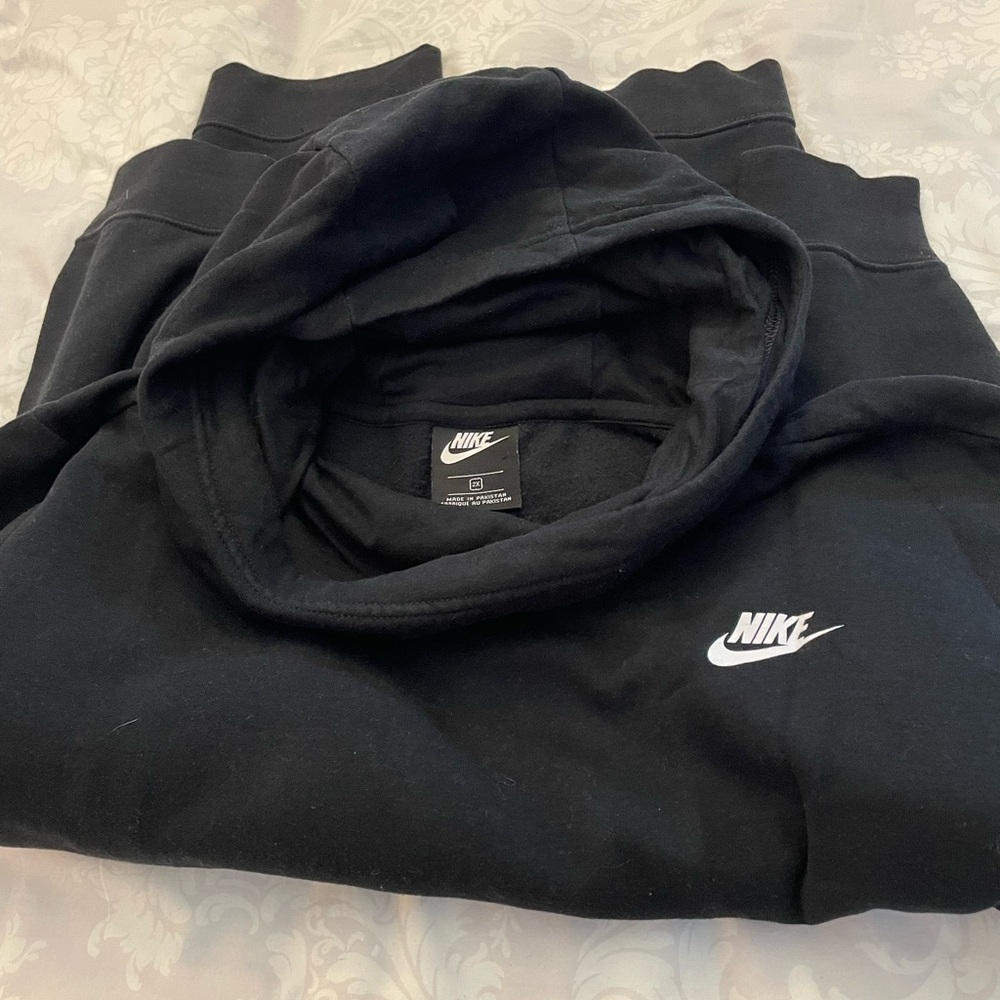 Nike women’s Black Hoodie Sweatshirt